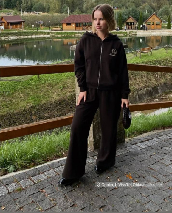 94 Спортивний костюм з трьохнитки з капюшоном та вишивкою